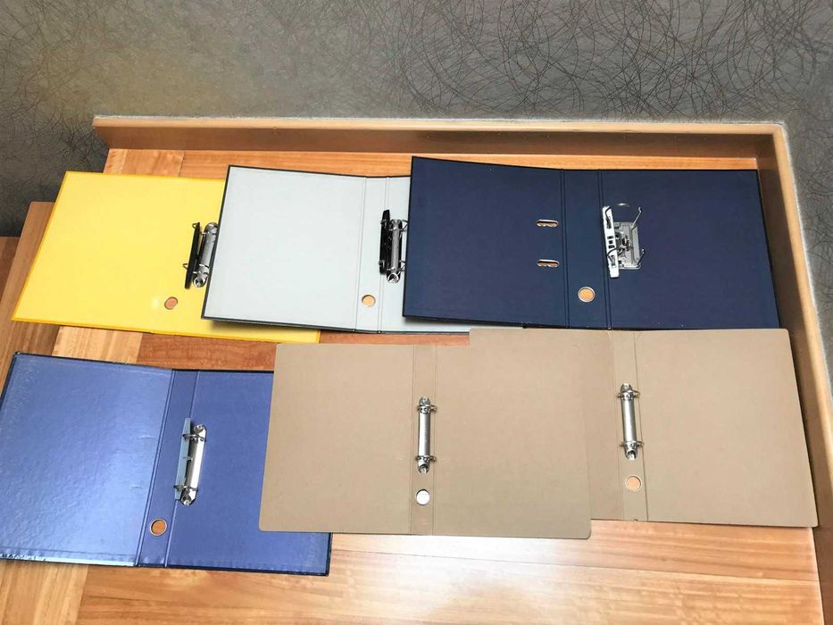 24 Dossiers de lombada larga e estreita +  Pastas de Artes