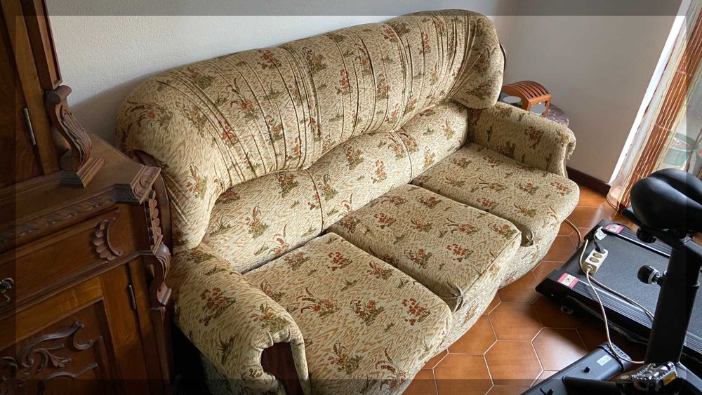 Sofá-Cama Clássico + 2 Cadeirões