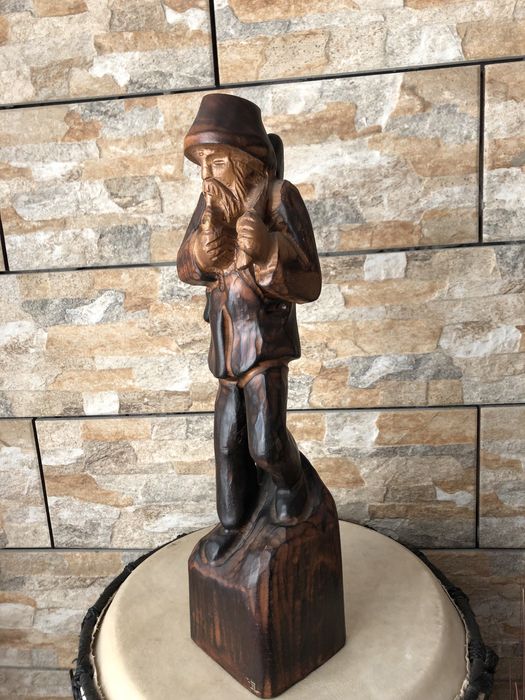 Stare drewno rzezba drwala