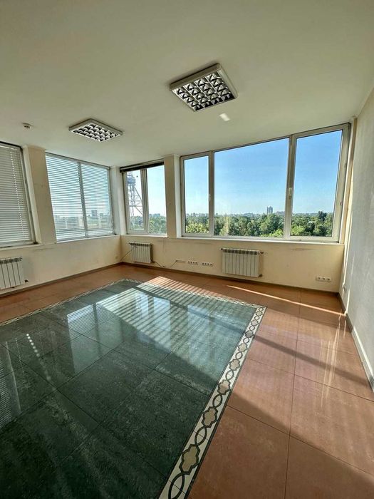 Офіс в БЦ, 5 кабінетів, площа 163 м.кв., метро Дорогожичі, власник