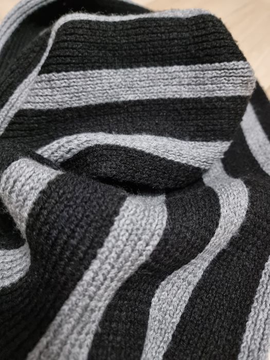 Męski szal w paski czarny szary przyjemny w dotyku  uniwersalny