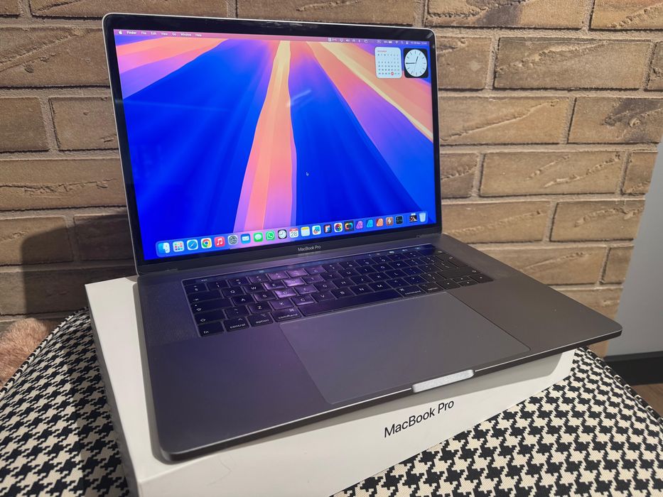 MacBook Pro 15 model A1990 16GB RAM - 256GB - w super stanie