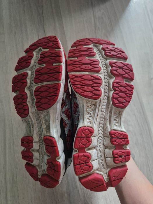 Czerwone adidasy Asics rozmiar 39