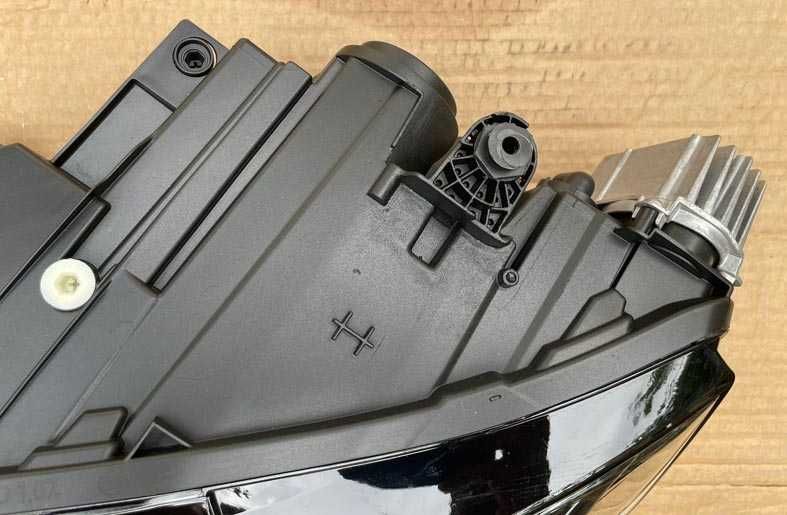 otica frontal ESQ seat ateca FULL LED . fase 2