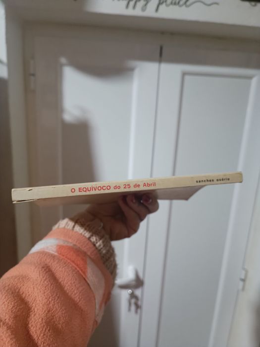 Livro "O Equívoco do 25 de Abril" de Sanches Osório