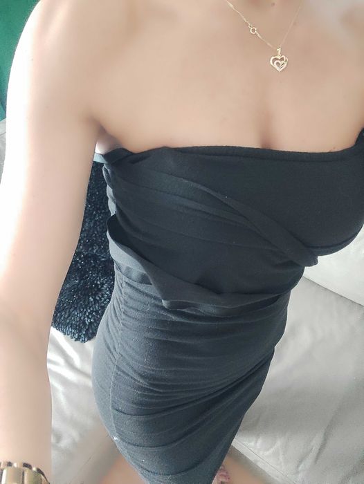 Czarna sukienka rózne wiązania