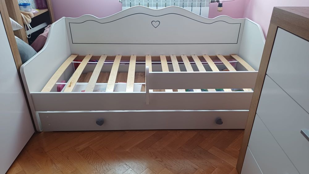 Łóżko dziecięce dla dziewczynki