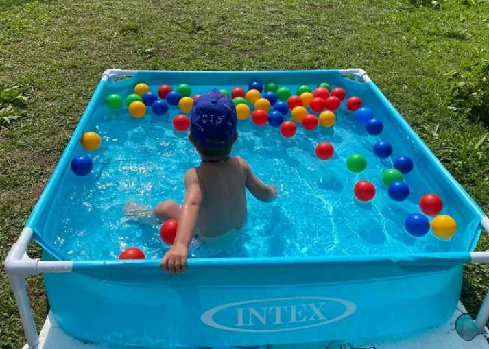 Intex – каркасний дитячий басейн 122×122×30 см / сухой / кульки