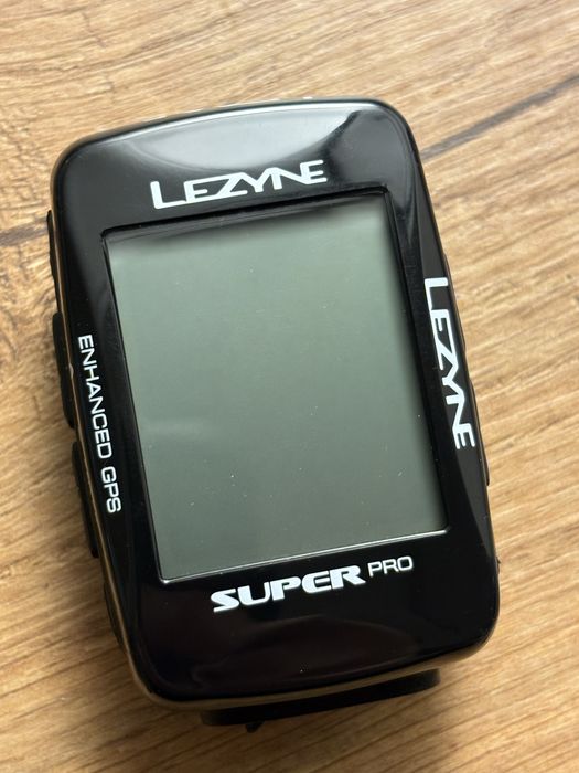 licznik GPS Lezyne  GPS Super PRO bardzo mało używany st.idealny