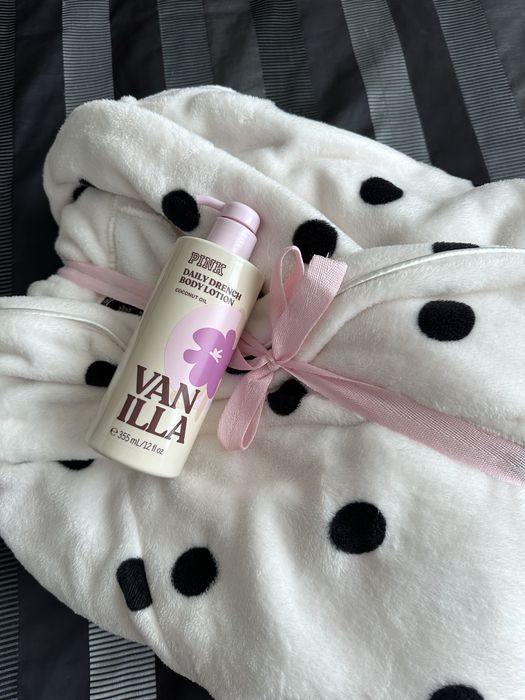 Плюшевий халат Victoria’s Secret  + лосьон Pink vanila