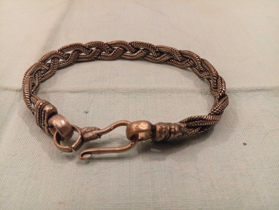 Pulseira antiga, em  prateado envelhecido, tipo tricô viking