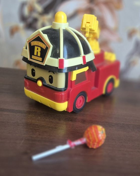 Продамо машинку Робокар Полі 17 см довжина