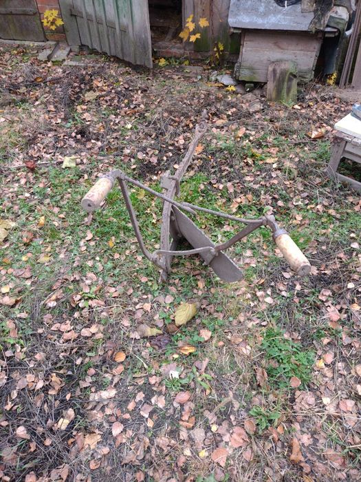 Плуг кінний металевий