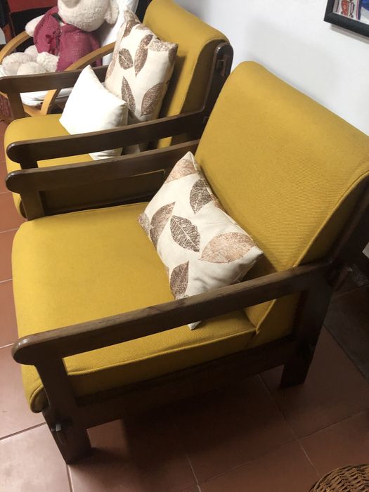 Dois sofás em madeira64730151255554121