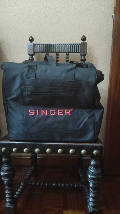 Máquina Overlock Singer S010L