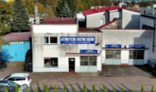 Sprzedam dom + warsztat samochodowy z wyposażeniem  (lub bez) + wiaty