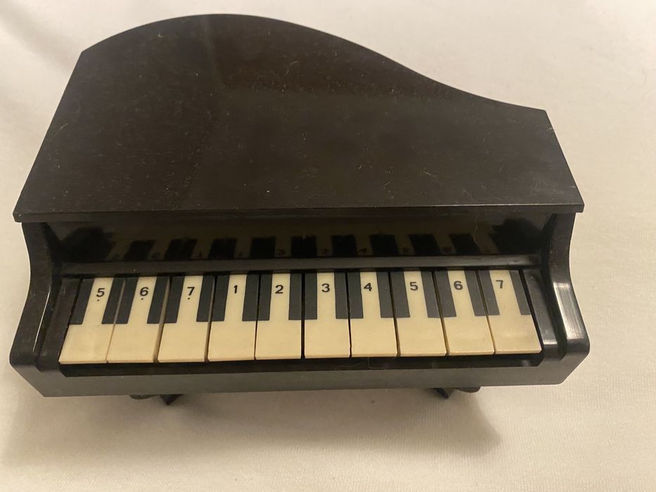 Radio mini piano vintage Newtone