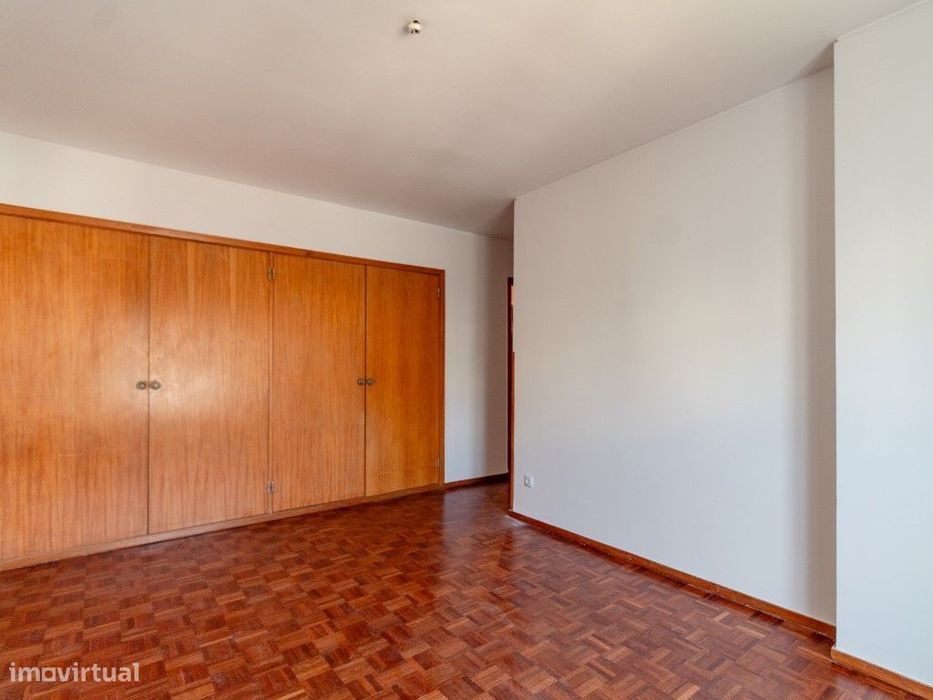 Apartamento T4 com Garagem em Coimbra