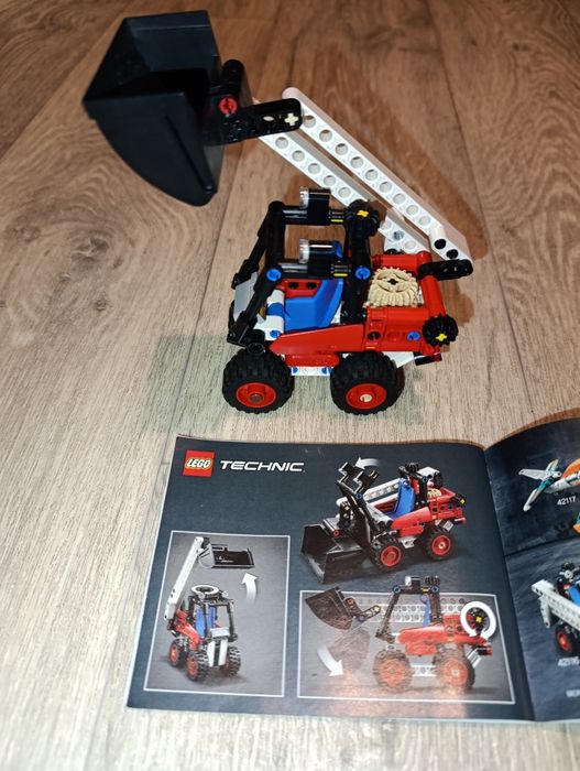 Конструктор Lego Technic 42116 Міні-навантажувач, 140 деталей