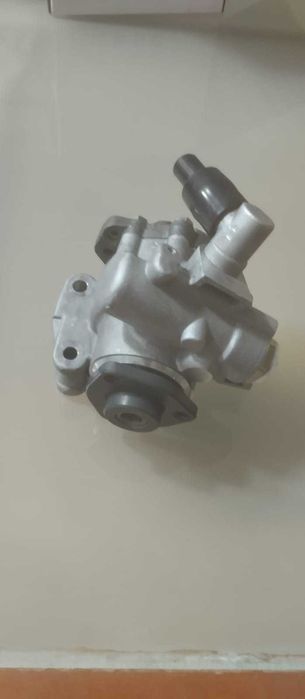 Bomba direção Mercedes NOVA