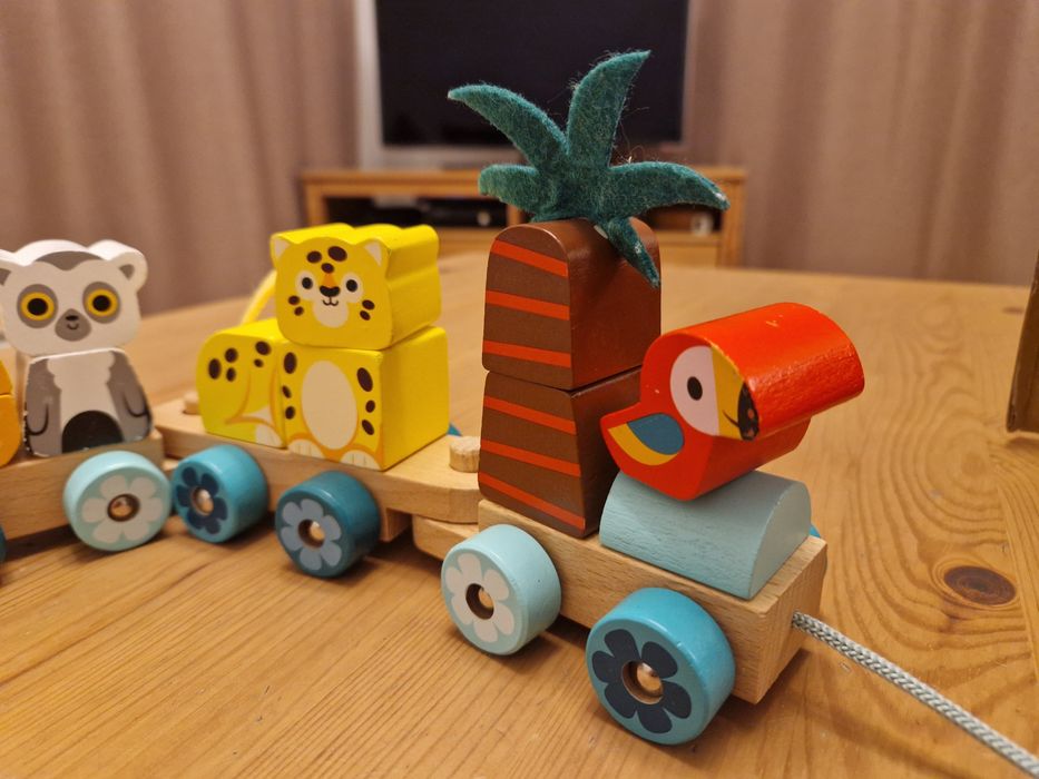 Janod Pociąg z klockami i zwierzątkami do ciągnięcia Tropik
