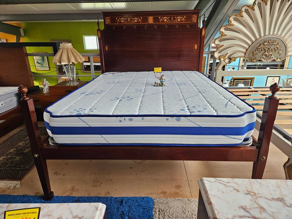 Magnifica cama estilo D. Maria com estrado e colchão - ó