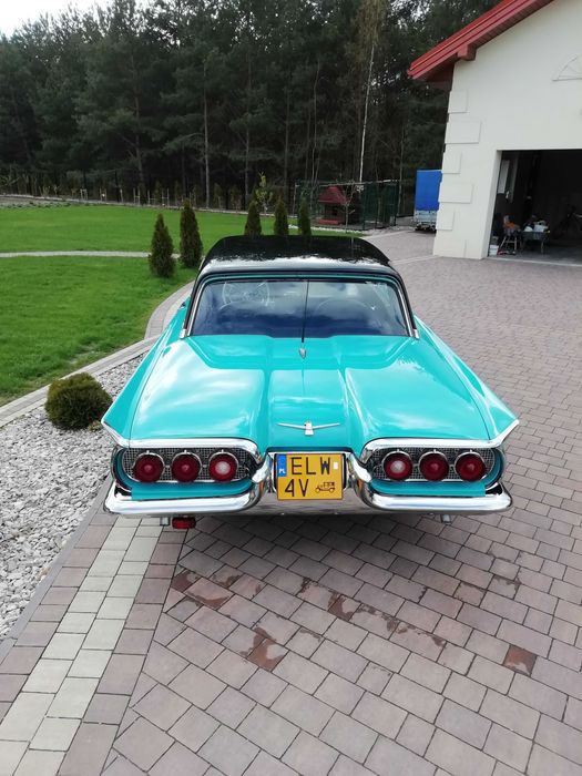 Samochód retro Klasyk Ford Thunderbird 1960 .