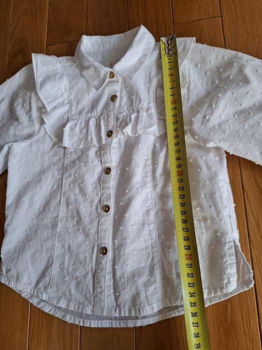 Biała koszula na długi rękaw