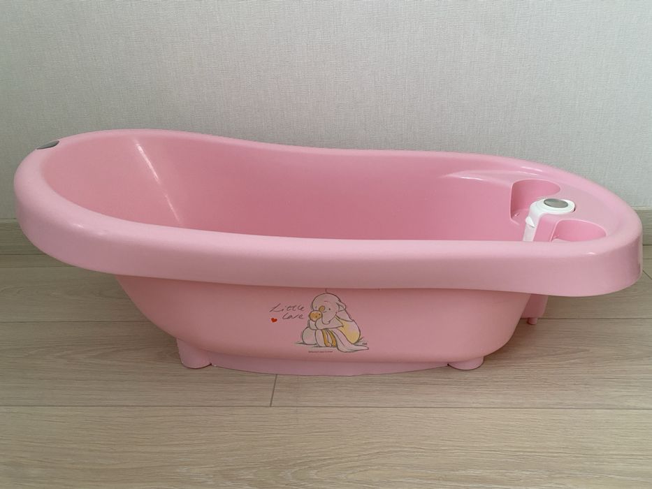 Рожева ванночка Bebe jou з термометром, клапаном та трубкою для зливу