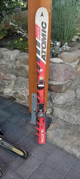 Narty 4 kpl. Atomic, 2×Salmon, Rossignol
