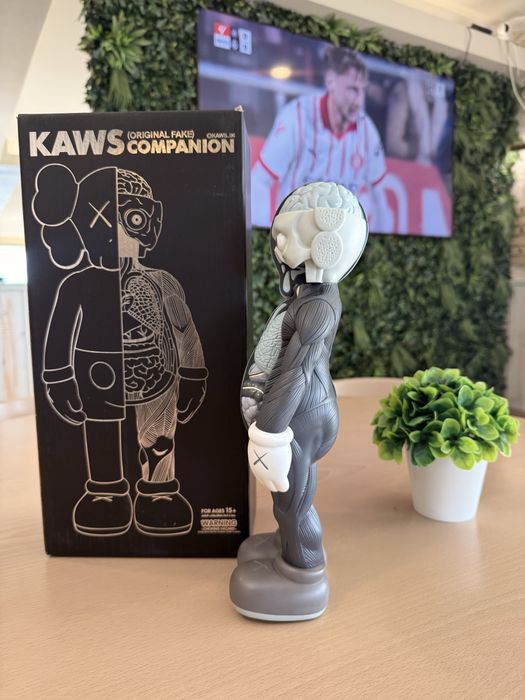 Boneco Kaws 37Cm