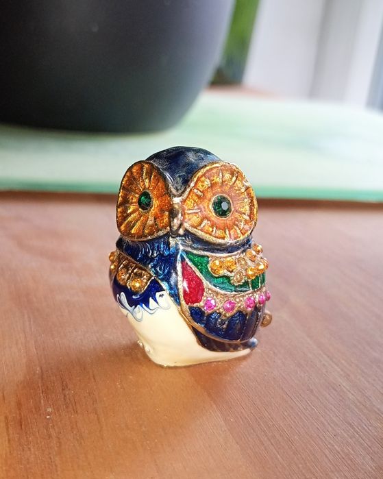 Sowa emaliowane puzderko.
