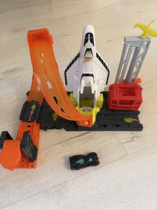 Продам трек Hot Wheels