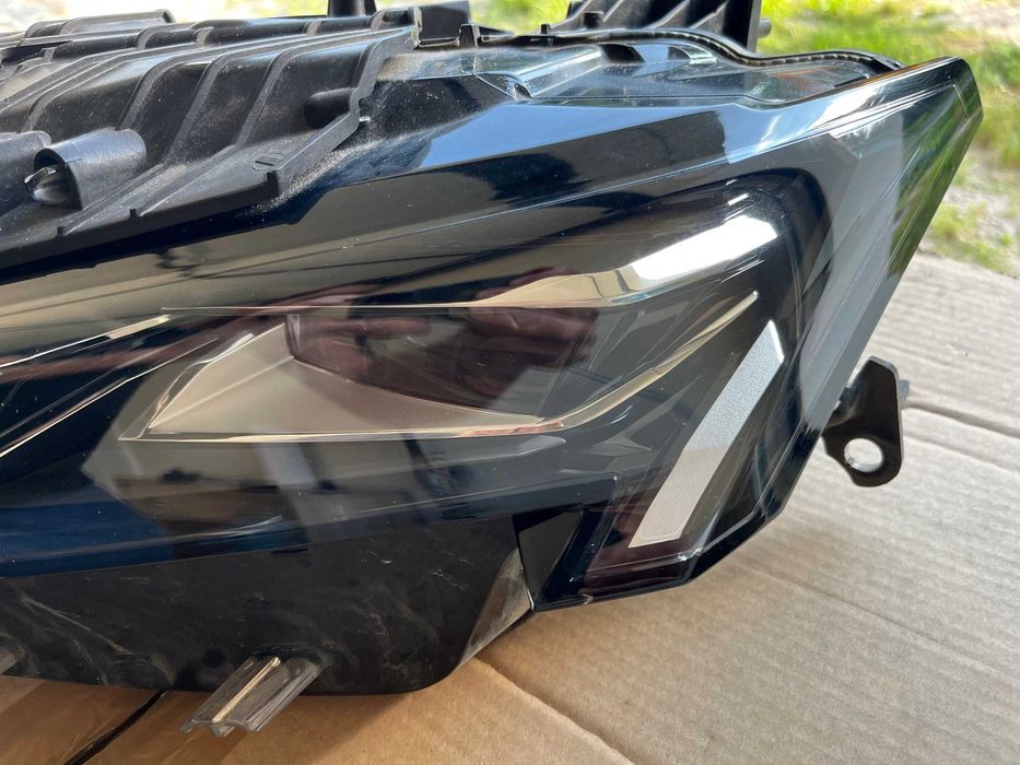 Lampa przód PEUGEOT 308 III T10 matrix full led lewa