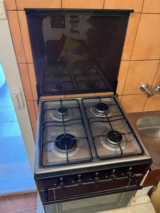 Fogão usado em bom estado marca MEIRELES ( Gás de Botija )