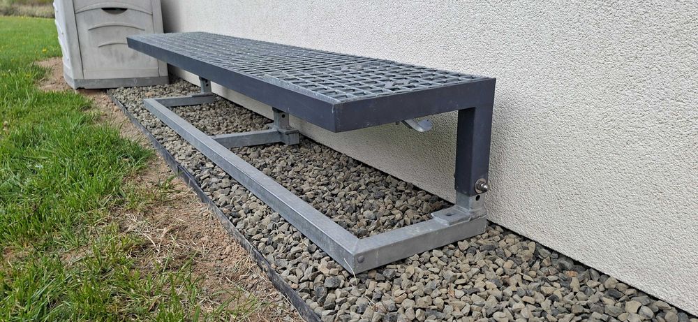 schody stopień metalowy