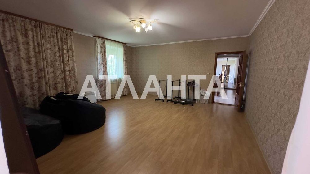 Просторный дом у моря, Фонтанка