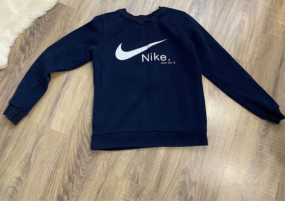 Світшот під Nike.