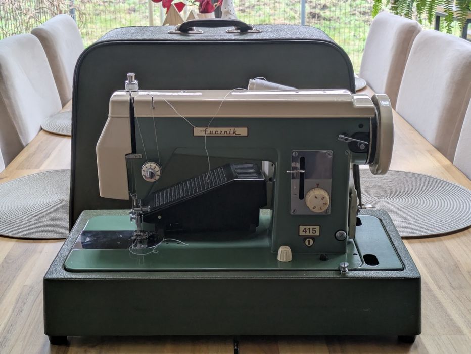 Łucznik 415. Maszyna do szycia, stan bardzo dobry.
