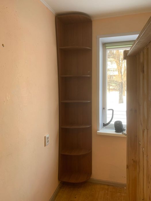 Угловые полочки в комнату