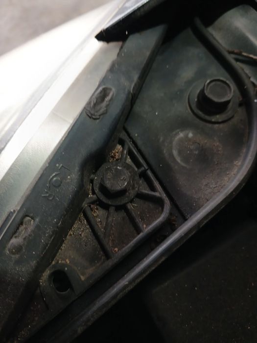 Ótica / farol direita KIA Ceed SW (ED)