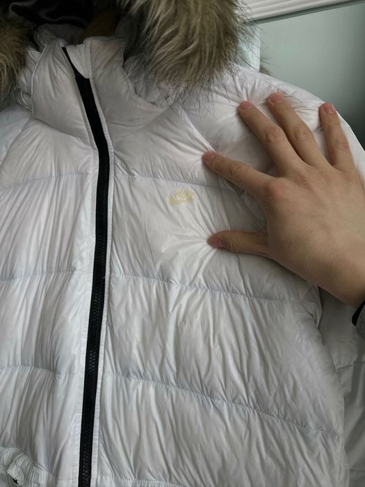 Оригінал! Nike вінтажний пуховик білий M ідеал Натуральне перо, весна