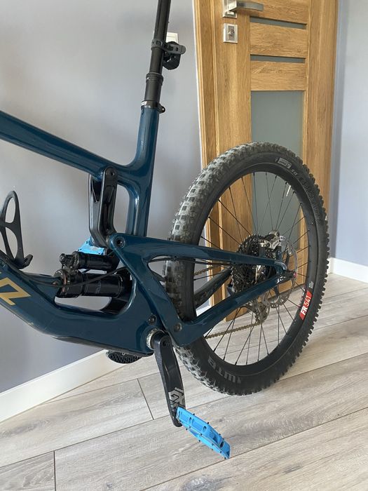 Samta Cruz Nomad C  Carbon