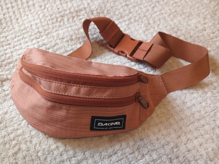 Поясна сумка Dakine Classic Hip Pack.