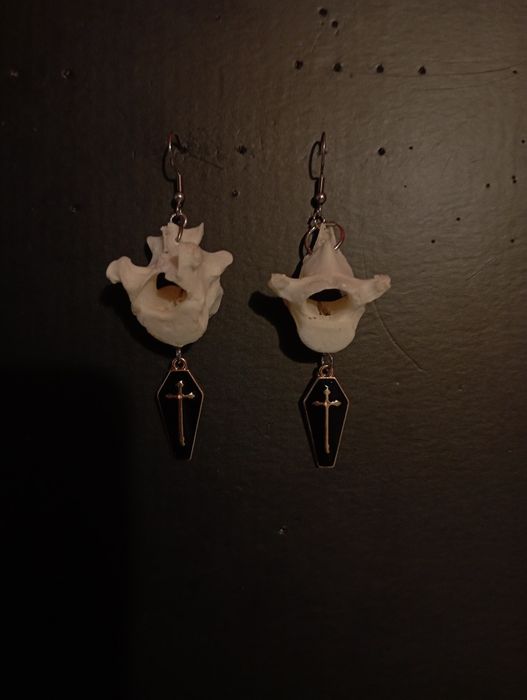 Kolczyki kręgi z zawieszką trumny