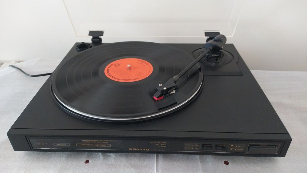 Продам проигрователь SANYO Tp6100.