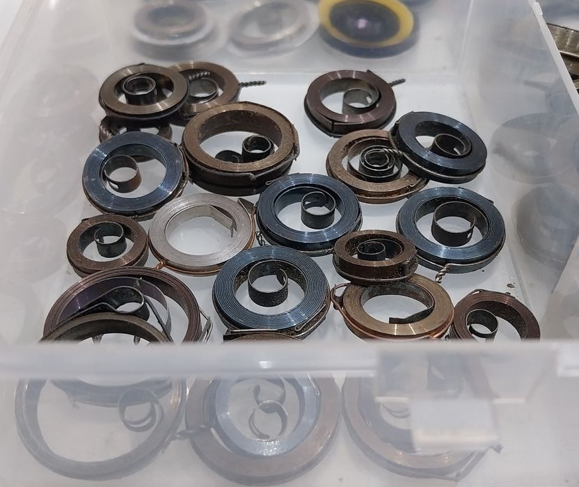 Caixa com cordas de Relógios para Relojoeiros