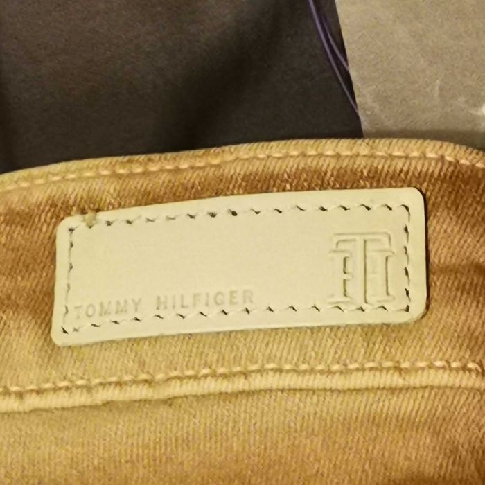 Beżowe spodnie Tommy Hilfiger damskie