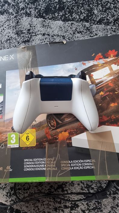 Xbox One S 1TB dorby stan