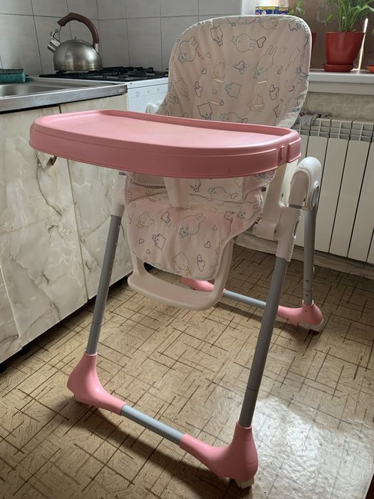 Дитячий столик для годування